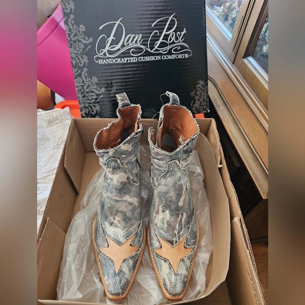 Dan Post Women's Camo Heeled Western Boots with Tan Star Toe